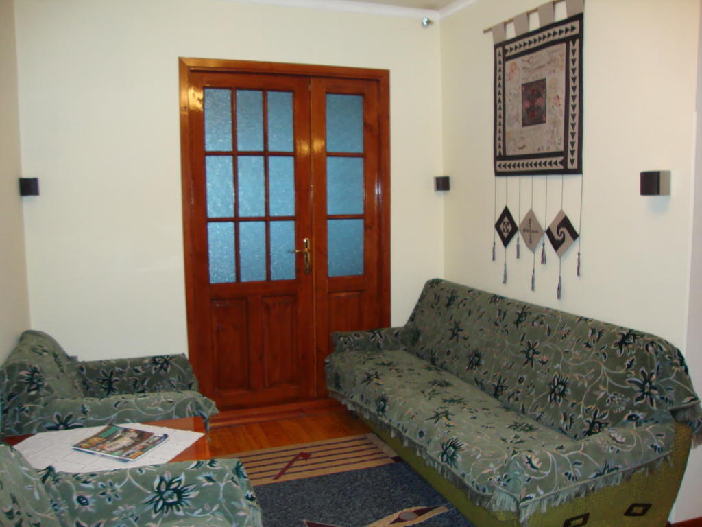 Guest House Vip Osh Quarto foto