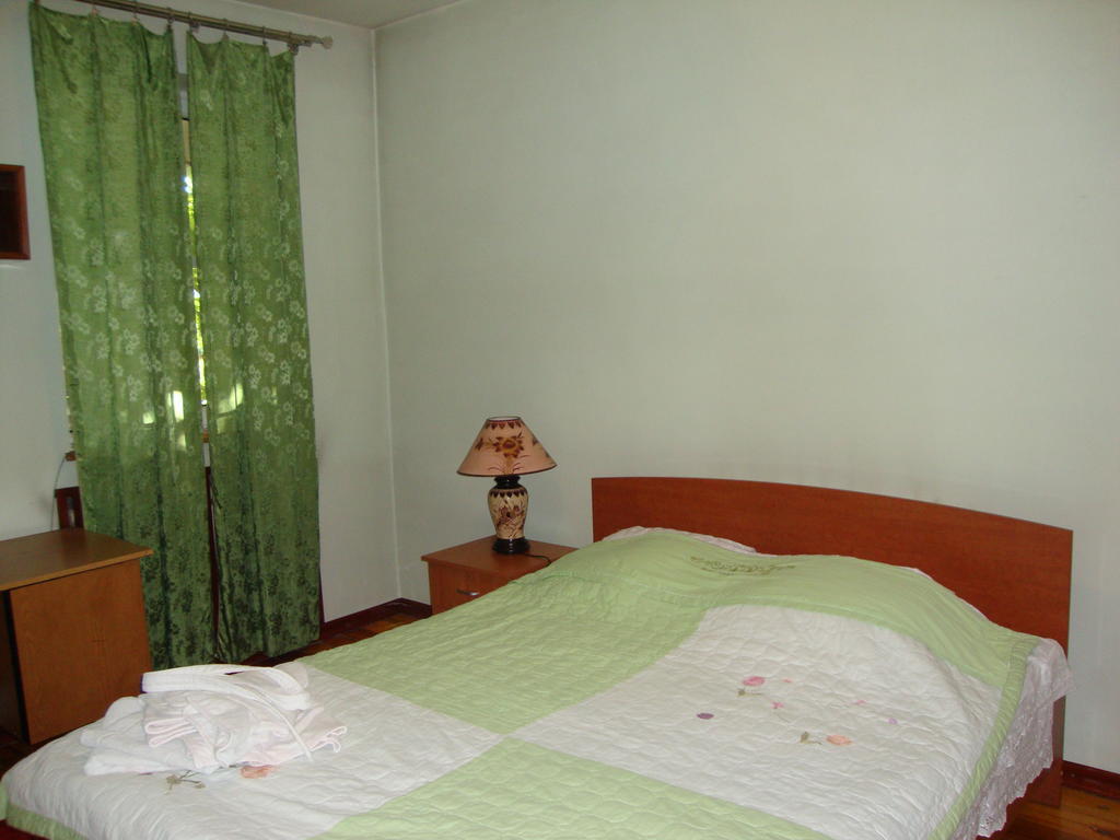 Guest House Vip Osh Quarto foto