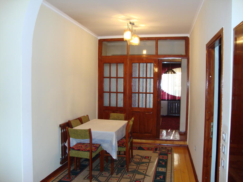 Guest House Vip Osh Quarto foto